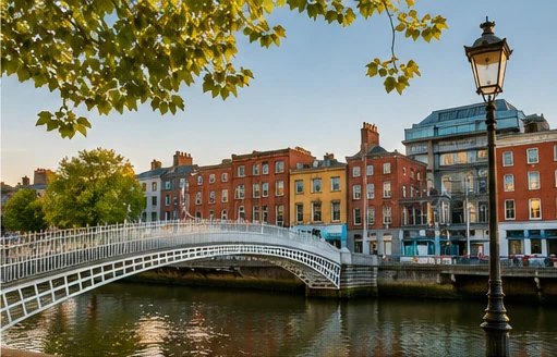 Illustrative view of the Ha'penny Bridge and River Liffey in Dublin